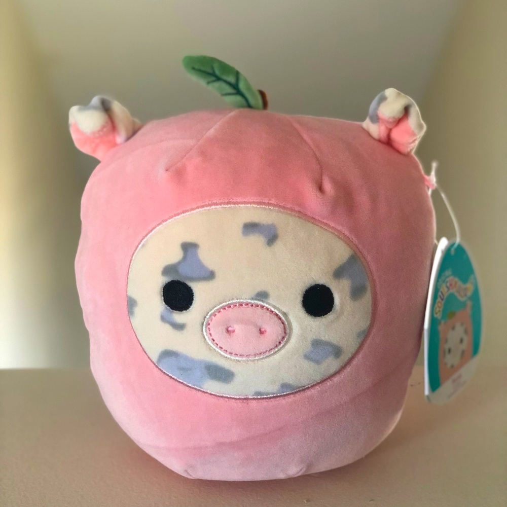 BNWT Hybrid Peach Pig Squishmallow